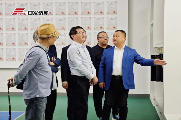 RIFA를 방문하는 신장 섬유 및 의류 협회 대표단에 따뜻한 환영