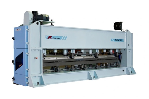 비 짠 직물 생산의 혁신: 고급 비 짠 펀칭 기계